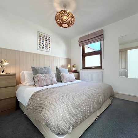 Mariner'S Cottage~Cozy Nook Close To The Sea Sleeps 4 เพนแซนซ์ ภายนอก รูปภาพ