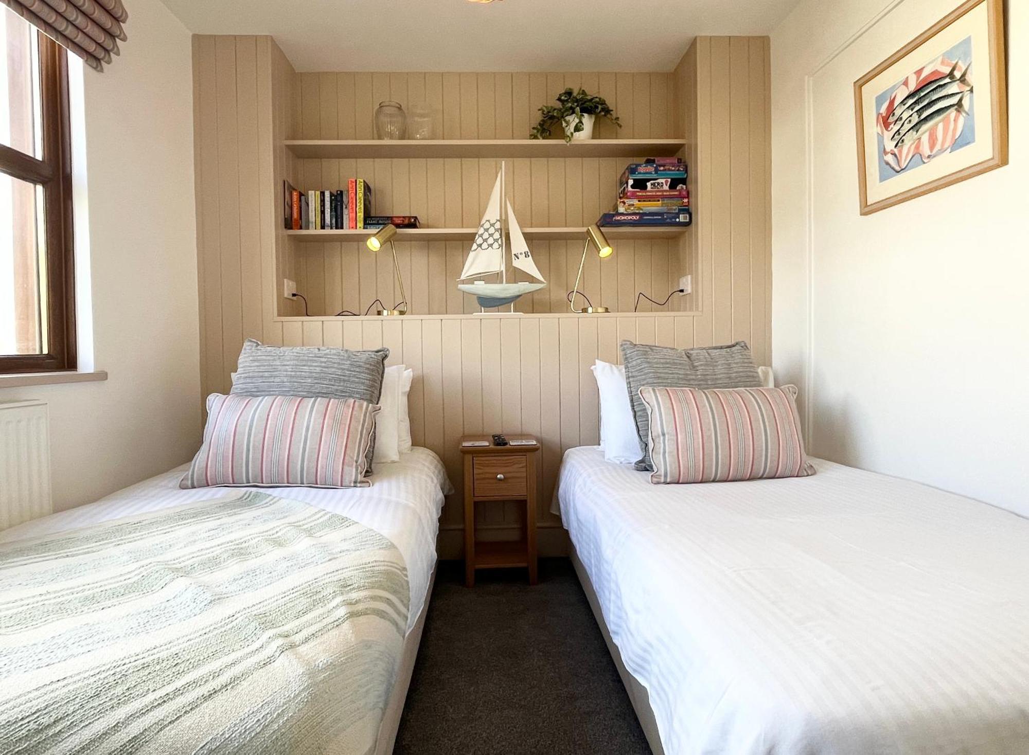Mariner'S Cottage~Cozy Nook Close To The Sea Sleeps 4 เพนแซนซ์ ภายนอก รูปภาพ